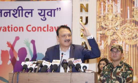 युवा पुस्तालाई स्वदेशमै अवसर खोजेर उद्यमशील हुन अर्थमन्त्री महतको सुझाव